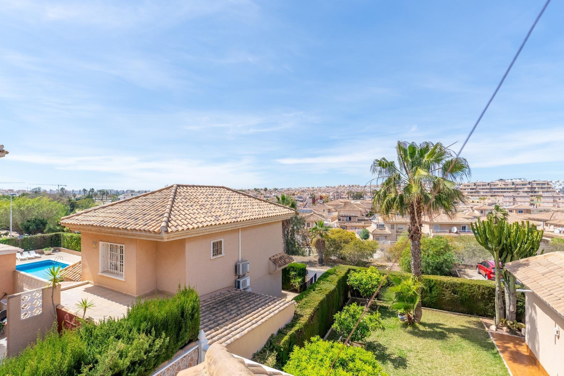 Master bedroom in villa for sale in Torrevieja