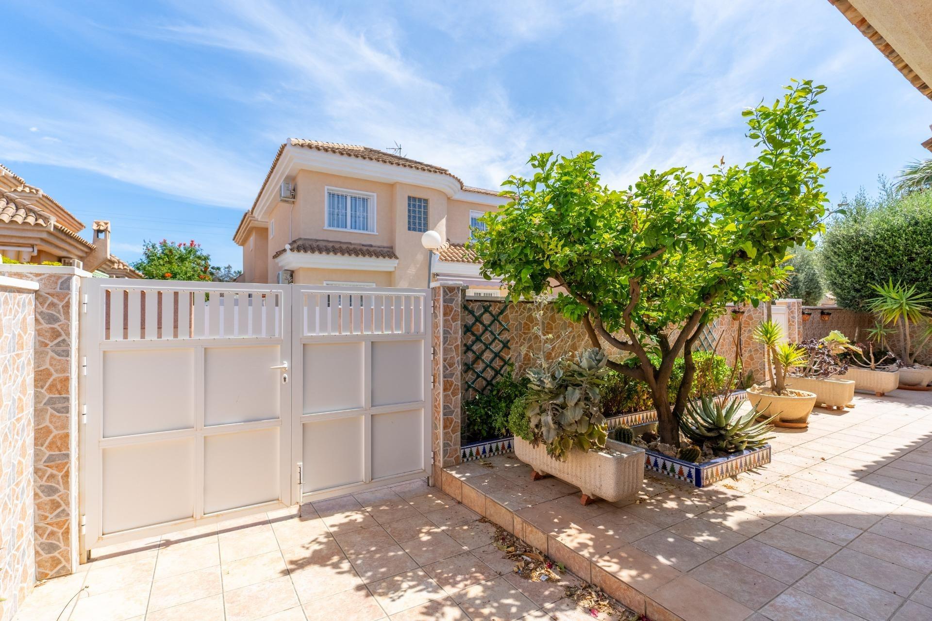 Bathroom in villa for sale in Torrevieja