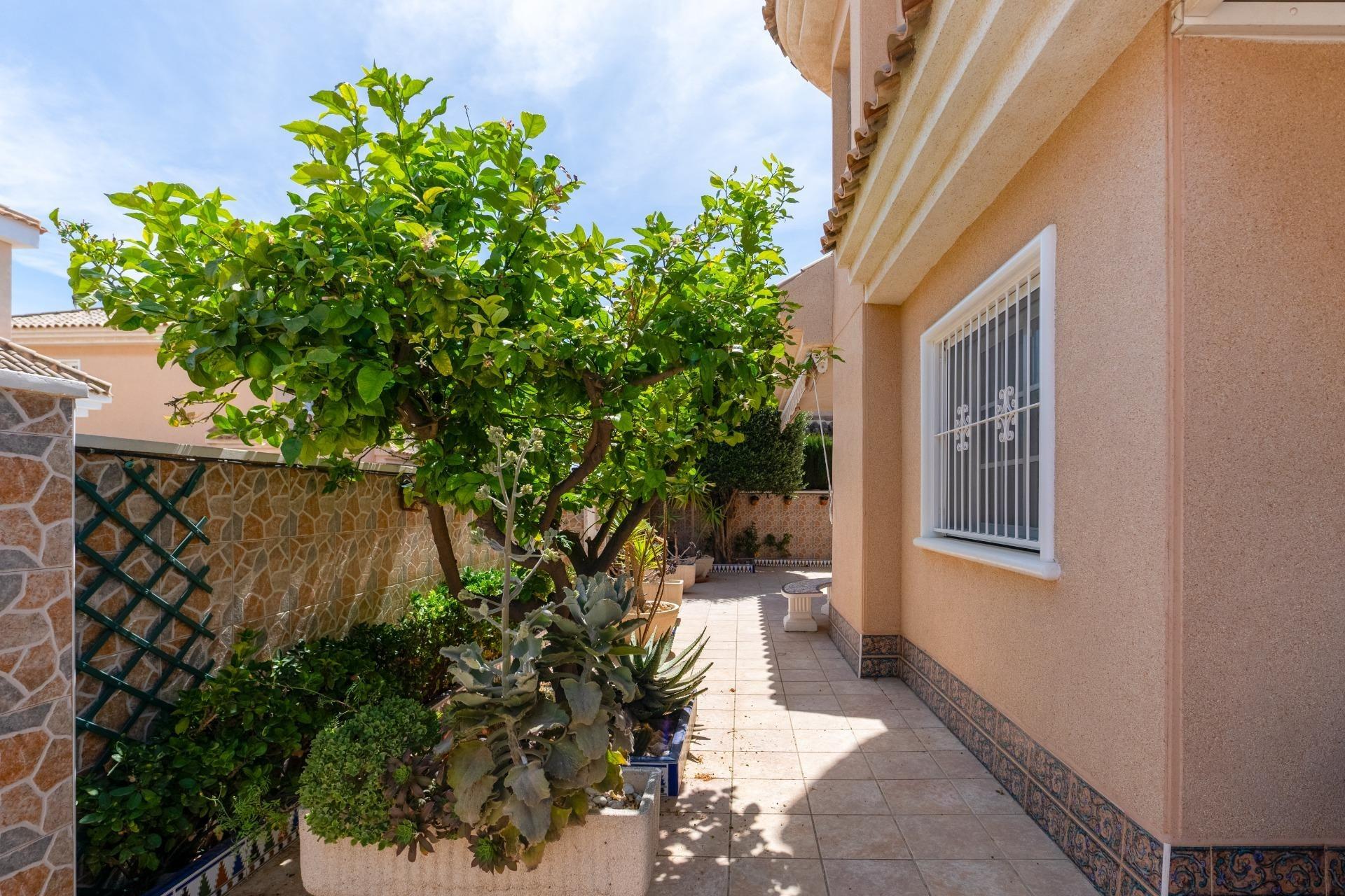 Bedroom in villa for sale in Torrevieja