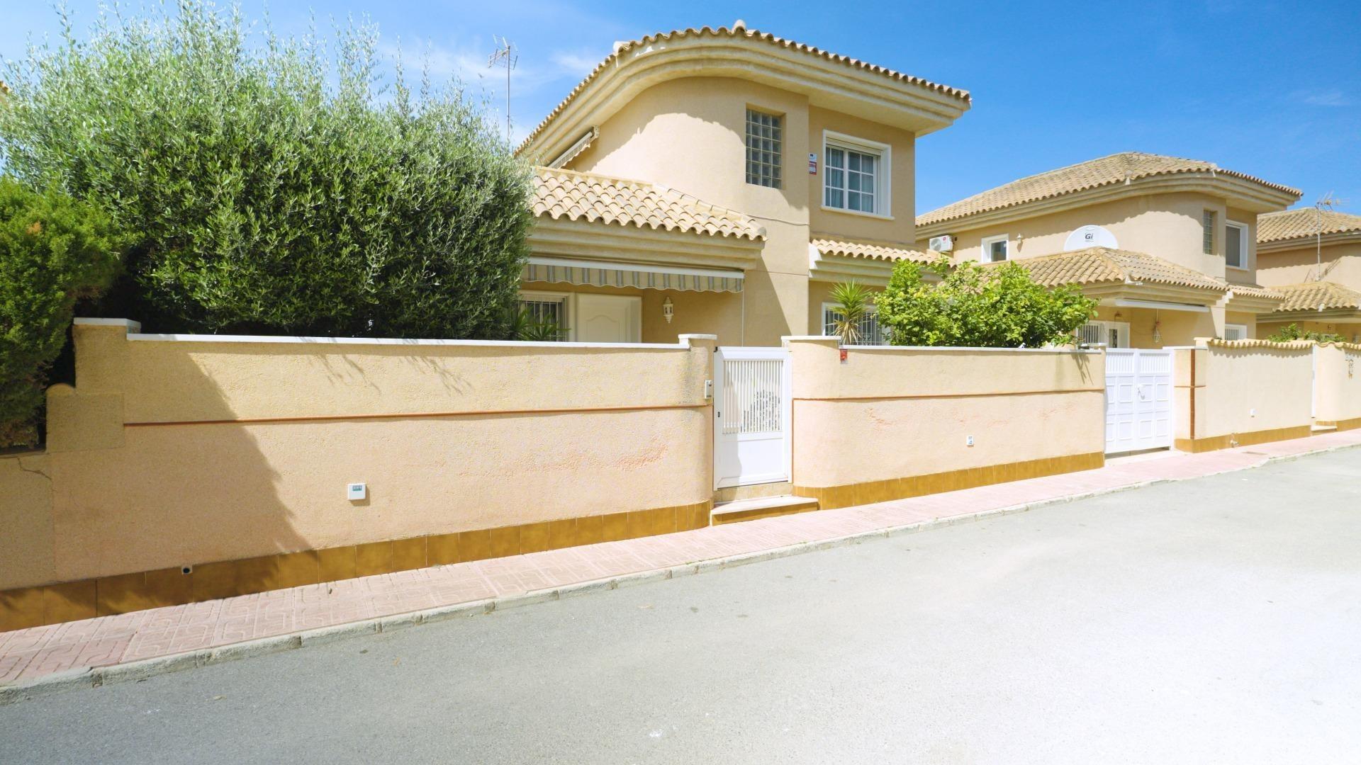 Kitchen in villa for sale in Torrevieja
