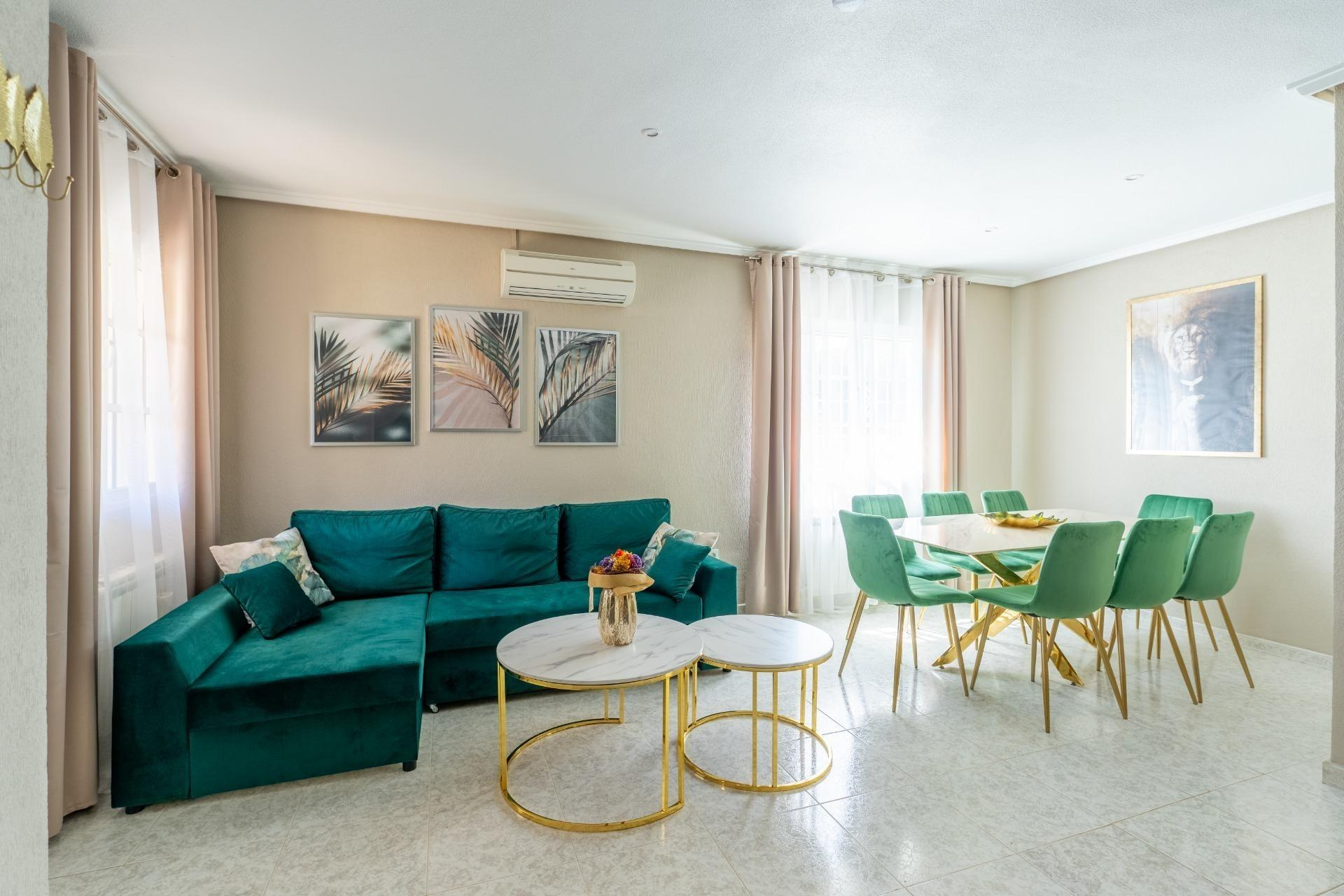 Terrace in villa for sale in Torrevieja