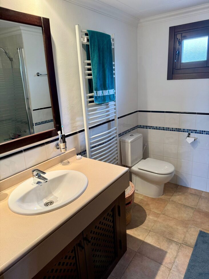 Master bedroom in villa for sale in Hacienda del Alamo