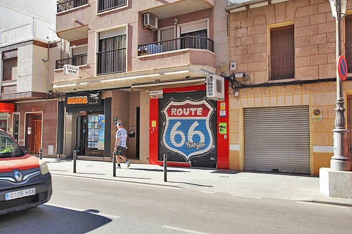 Master bedroom in commercial for sale in Guardamar del Segura