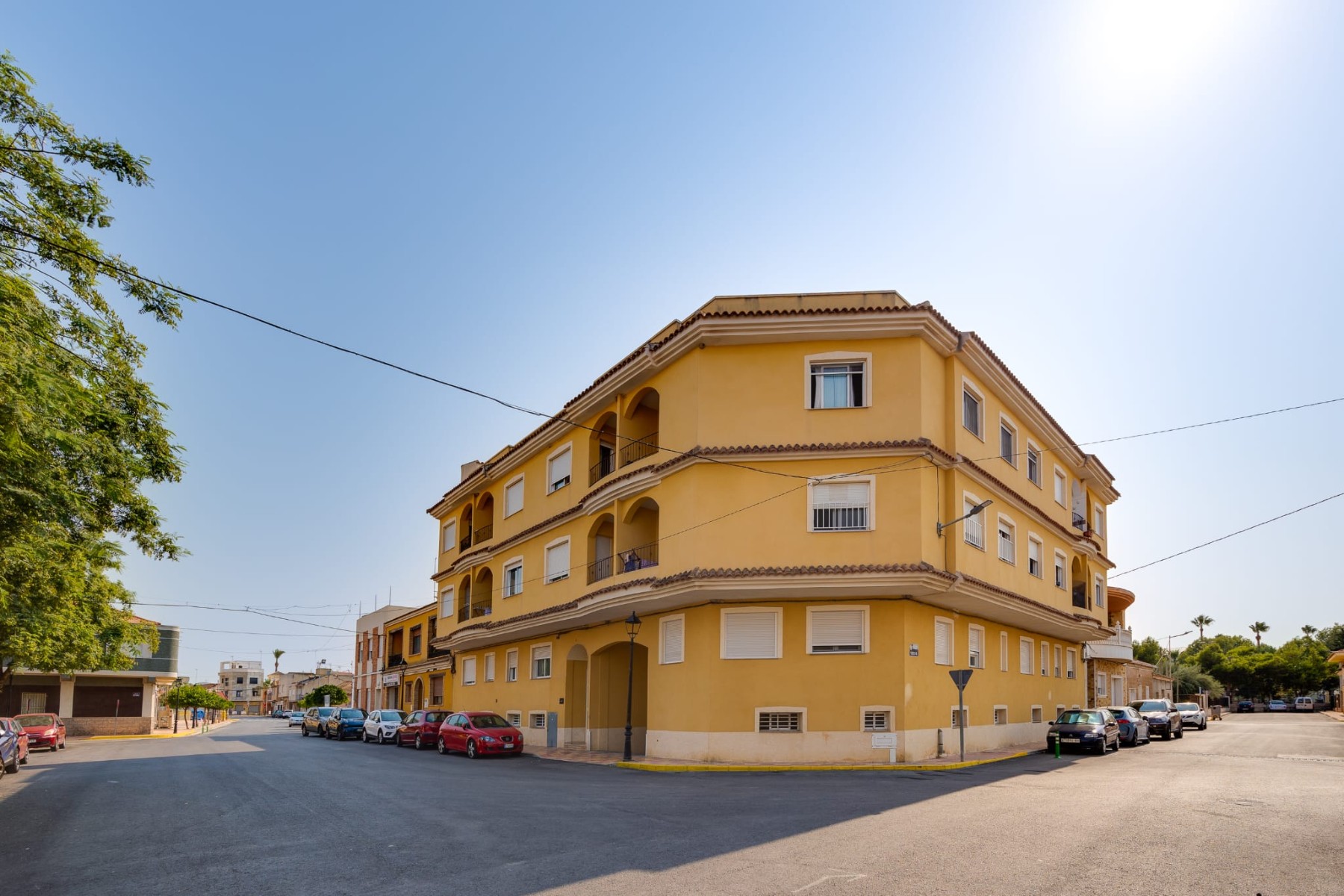 Lovely 3 bed apartment in Jacarilla town on the top floor with 3 bedrooms 2 bathrooms on a second fl