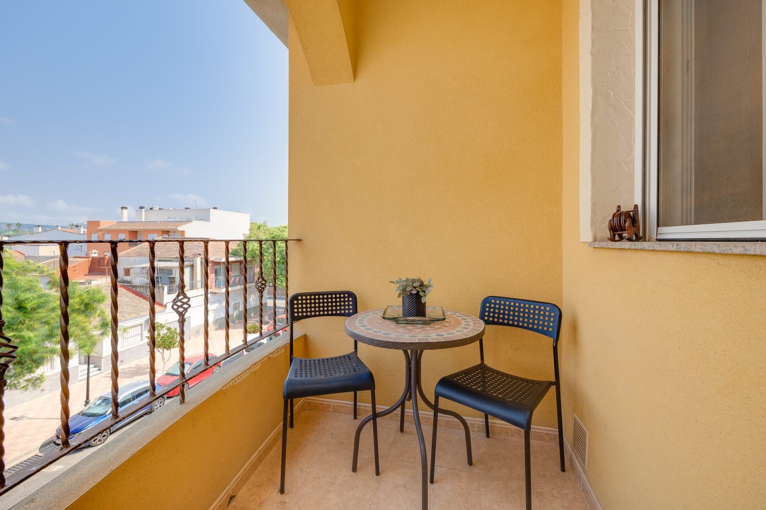 Lovely 3 bed apartment in Jacarilla town on the top floor with 3 bedrooms 2 bathrooms on a second fl