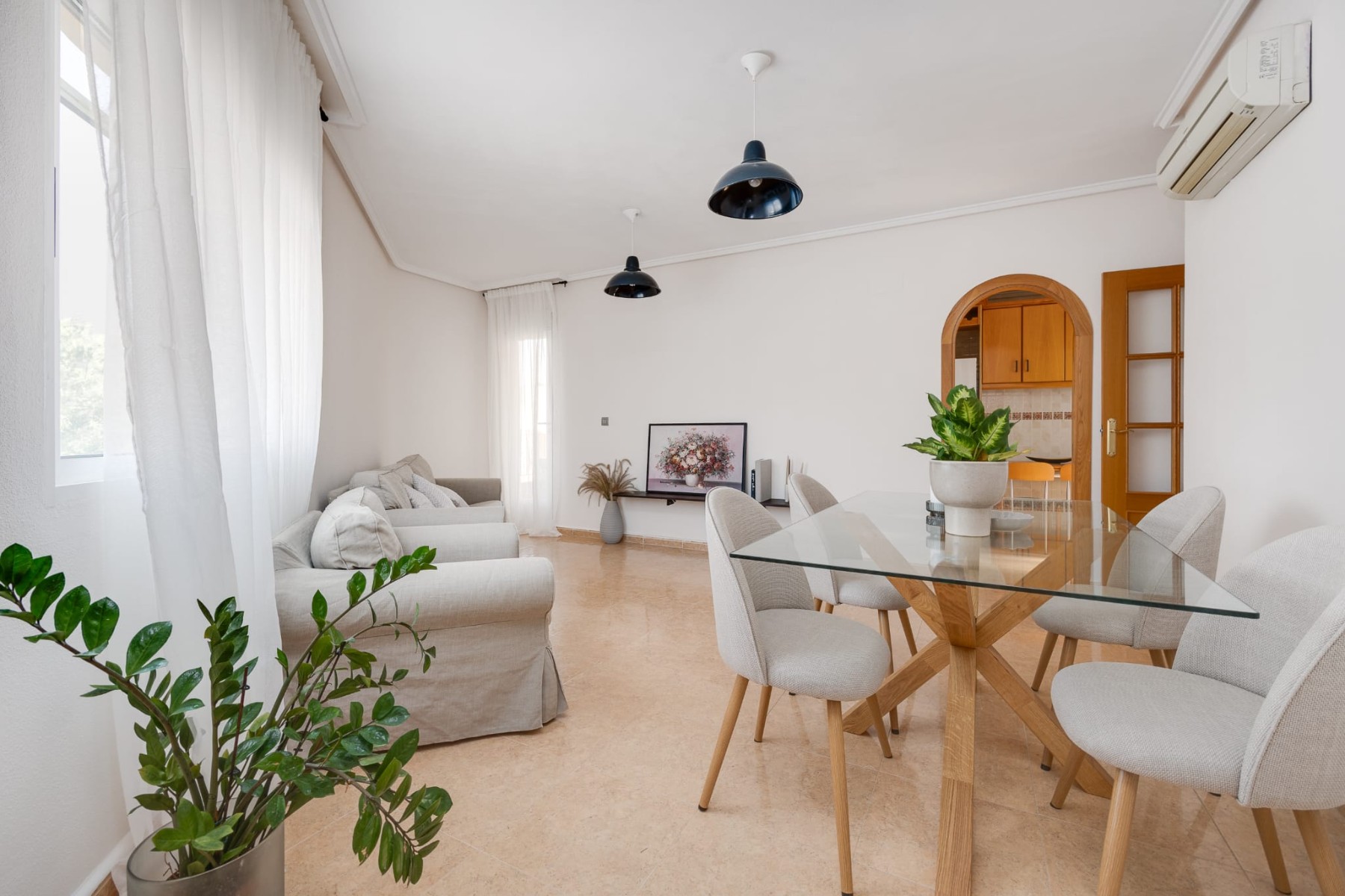 Lovely 3 bed apartment in Jacarilla town on the top floor with 3 bedrooms 2 bathrooms on a second fl