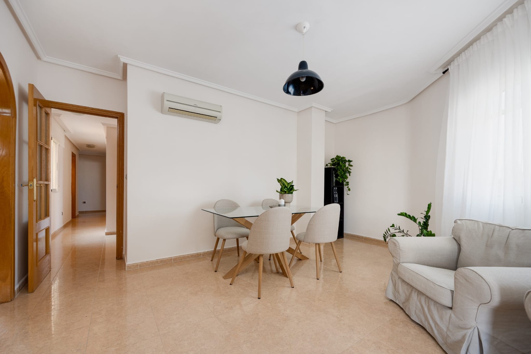 Lovely 3 bed apartment in Jacarilla town on the top floor with 3 bedrooms 2 bathrooms on a second fl