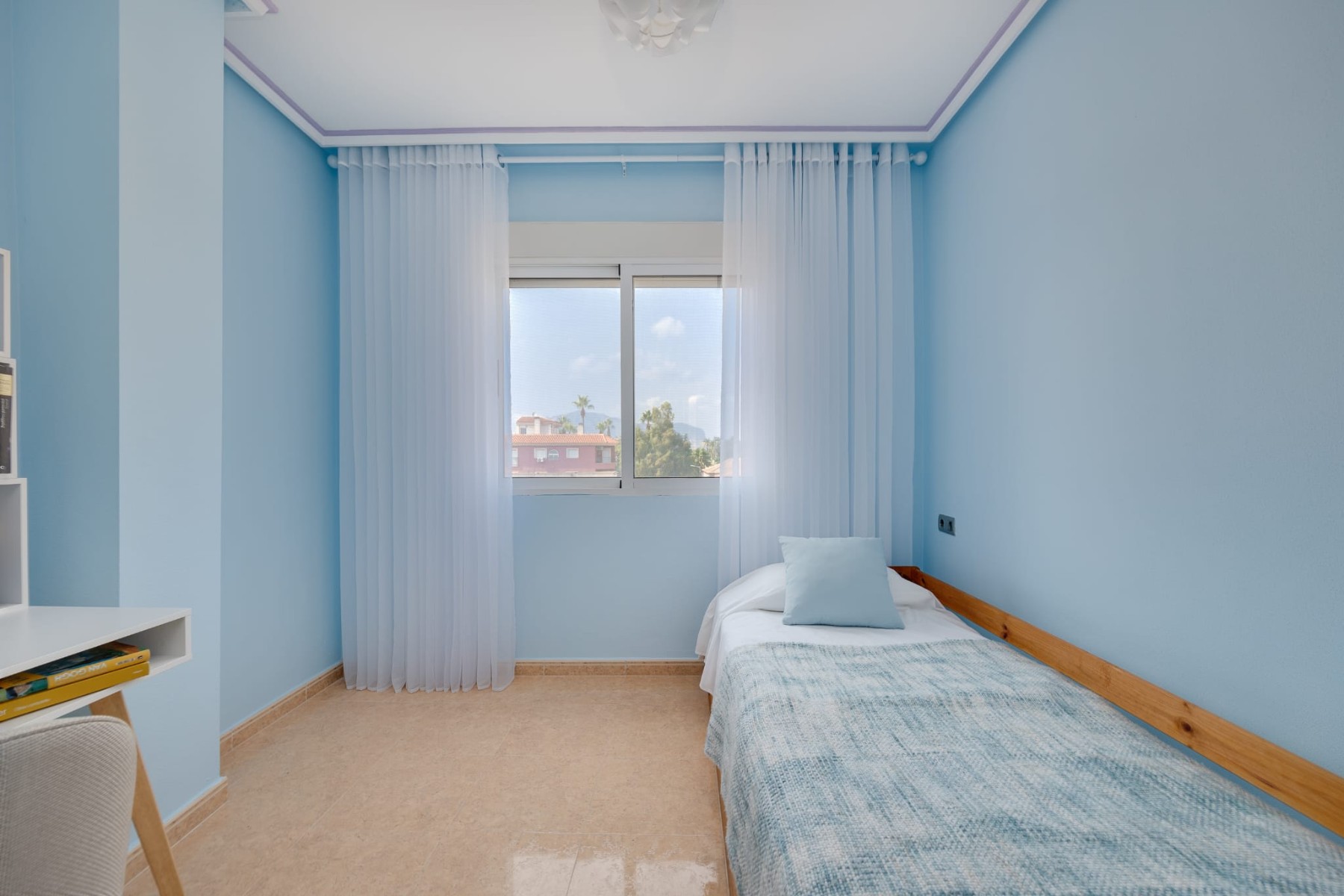 Lovely 3 bed apartment in Jacarilla town on the top floor with 3 bedrooms 2 bathrooms on a second fl
