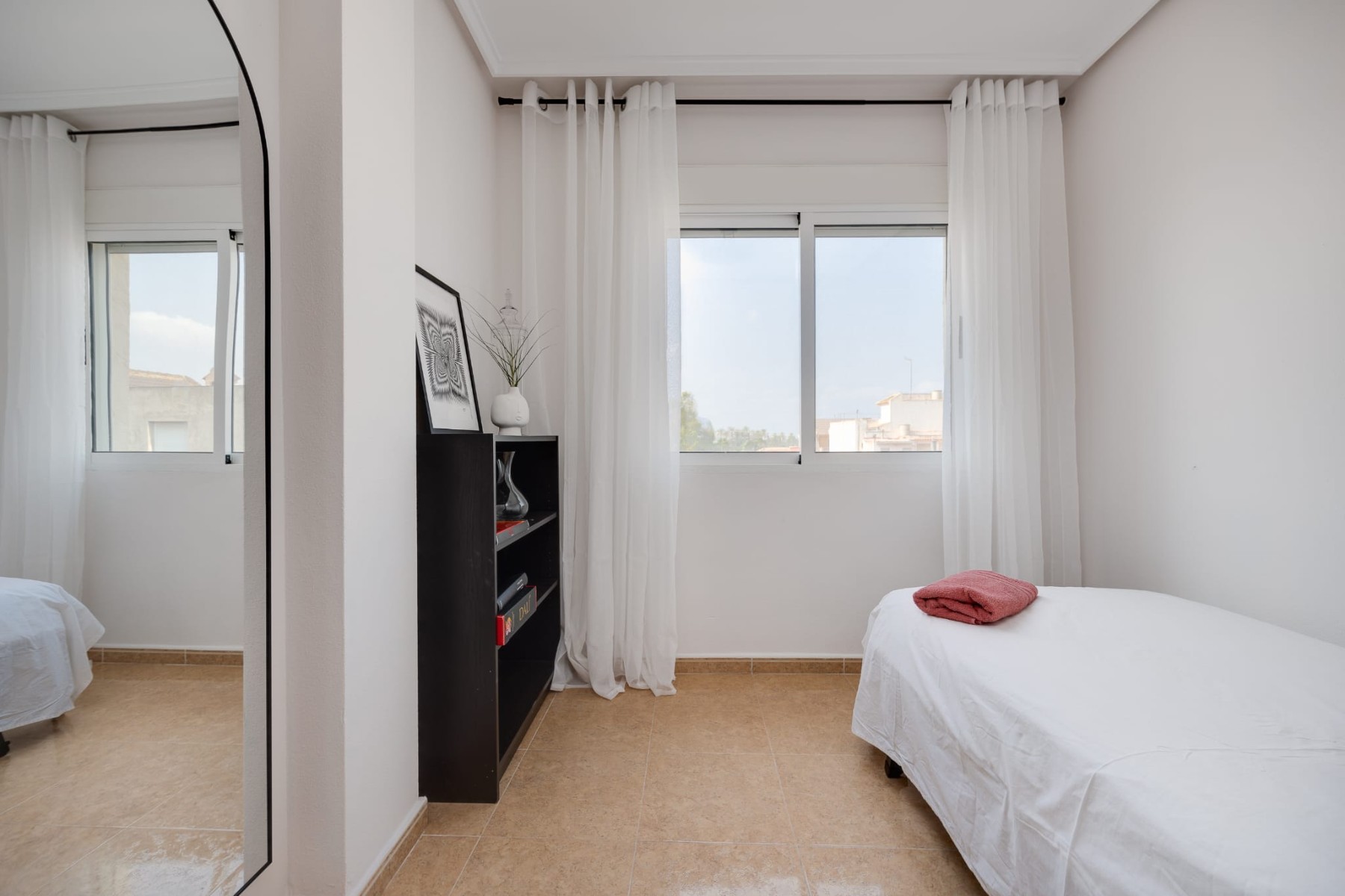 Bedroom in apartment for sale in Jacarilla