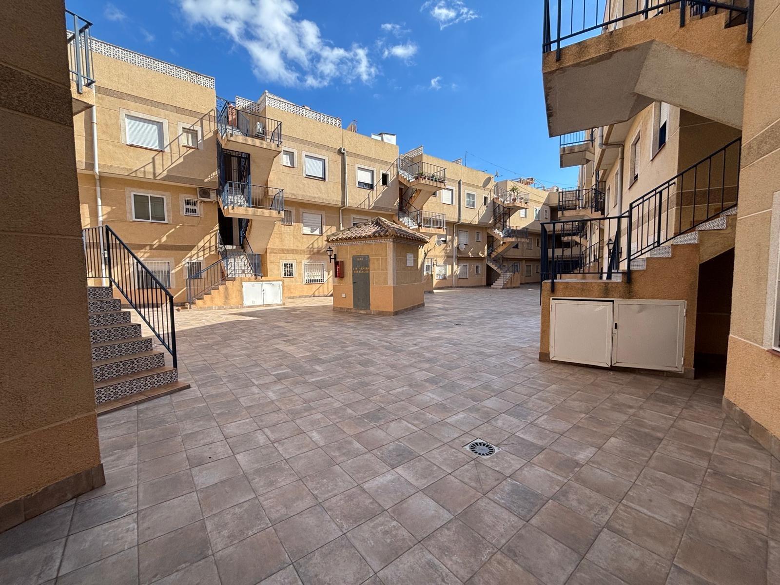 Bedrooms: 3, Bathrooms: 1, Apartment in Torrevieja, Alicante, Spain