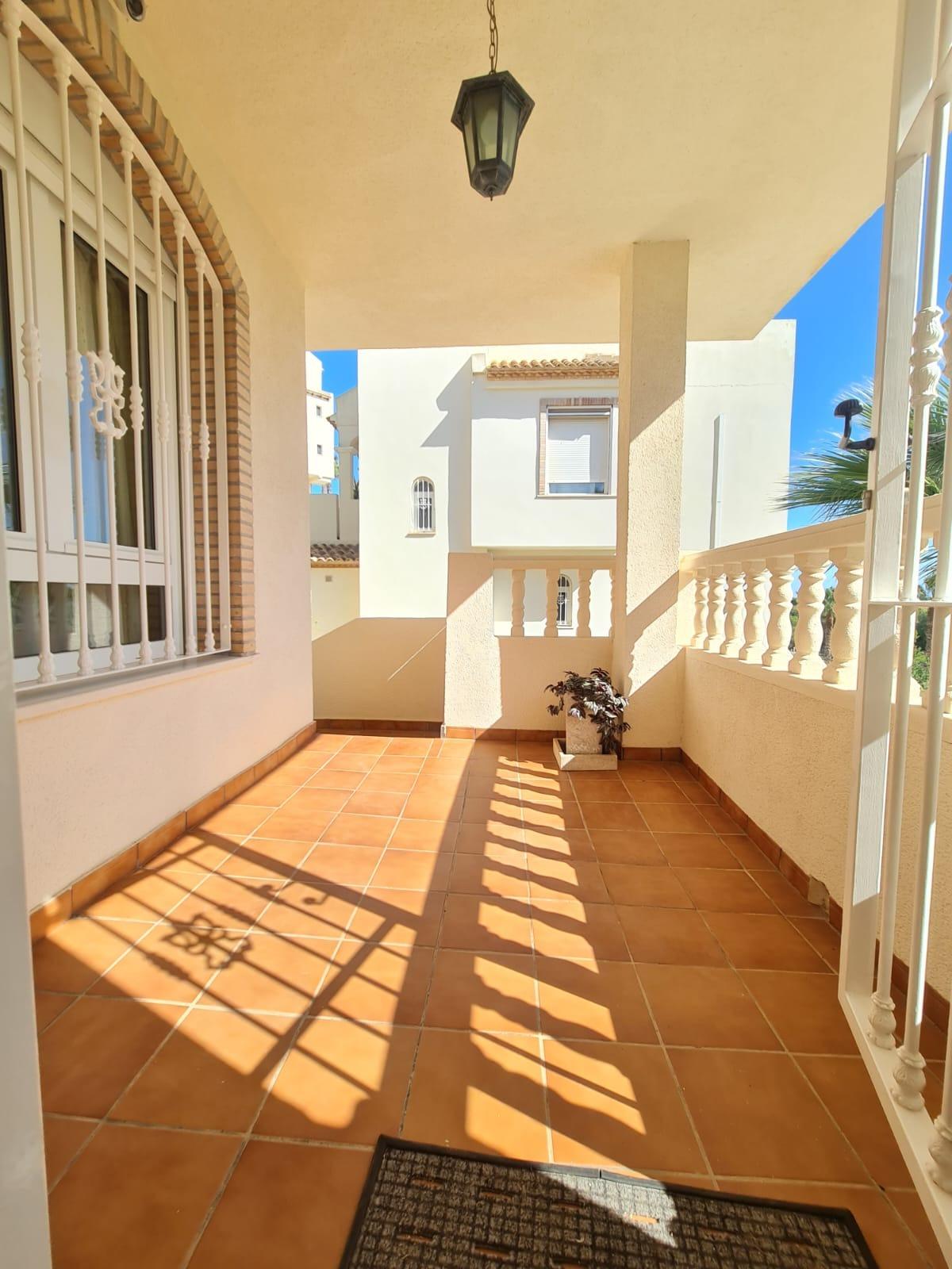 Garden in villa for sale in Orihuela Costa