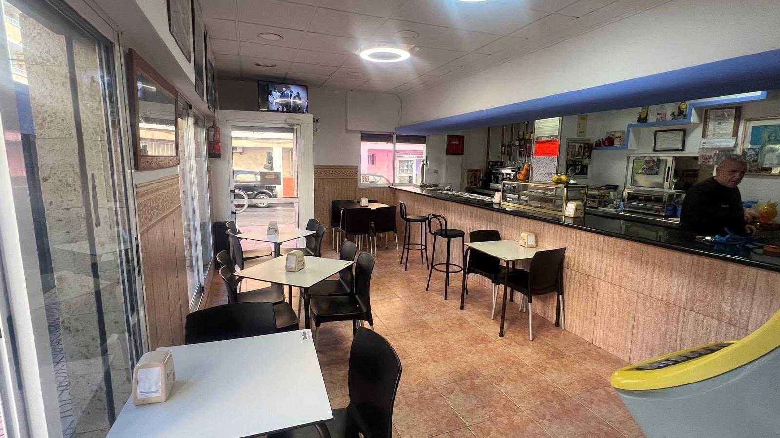 A fully operational bar is for sale in the heart of Torrevieja, a perfect opportunity for anyone loo