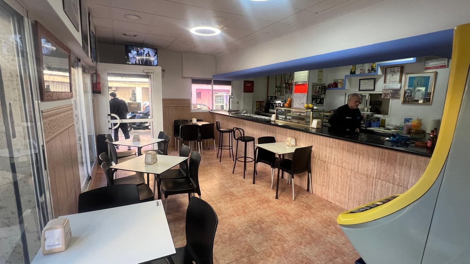 A fully operational bar is for sale in the heart of Torrevieja, a perfect opportunity for anyone loo