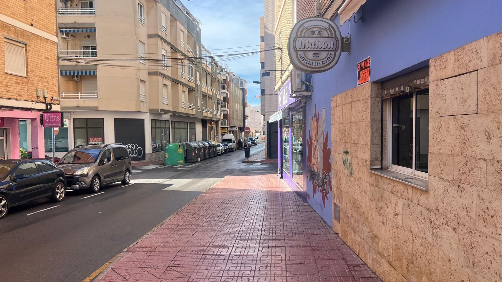 Bedroom in commercial for sale in Torrevieja