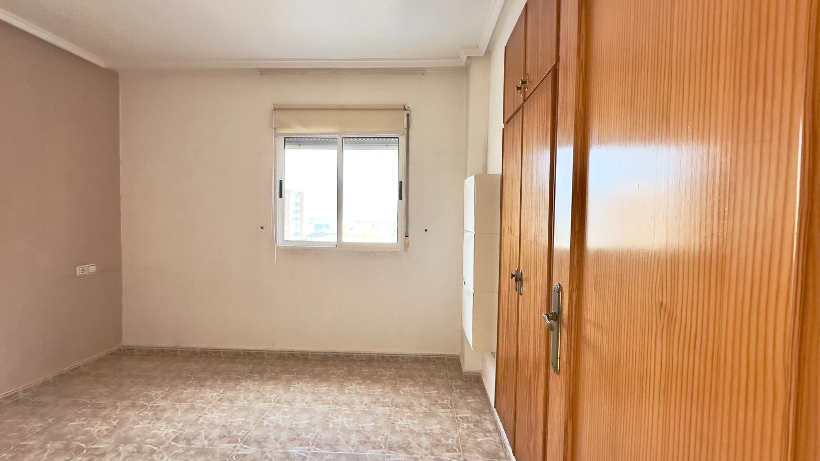 Master bedroom in apartment for sale in Torrevieja
