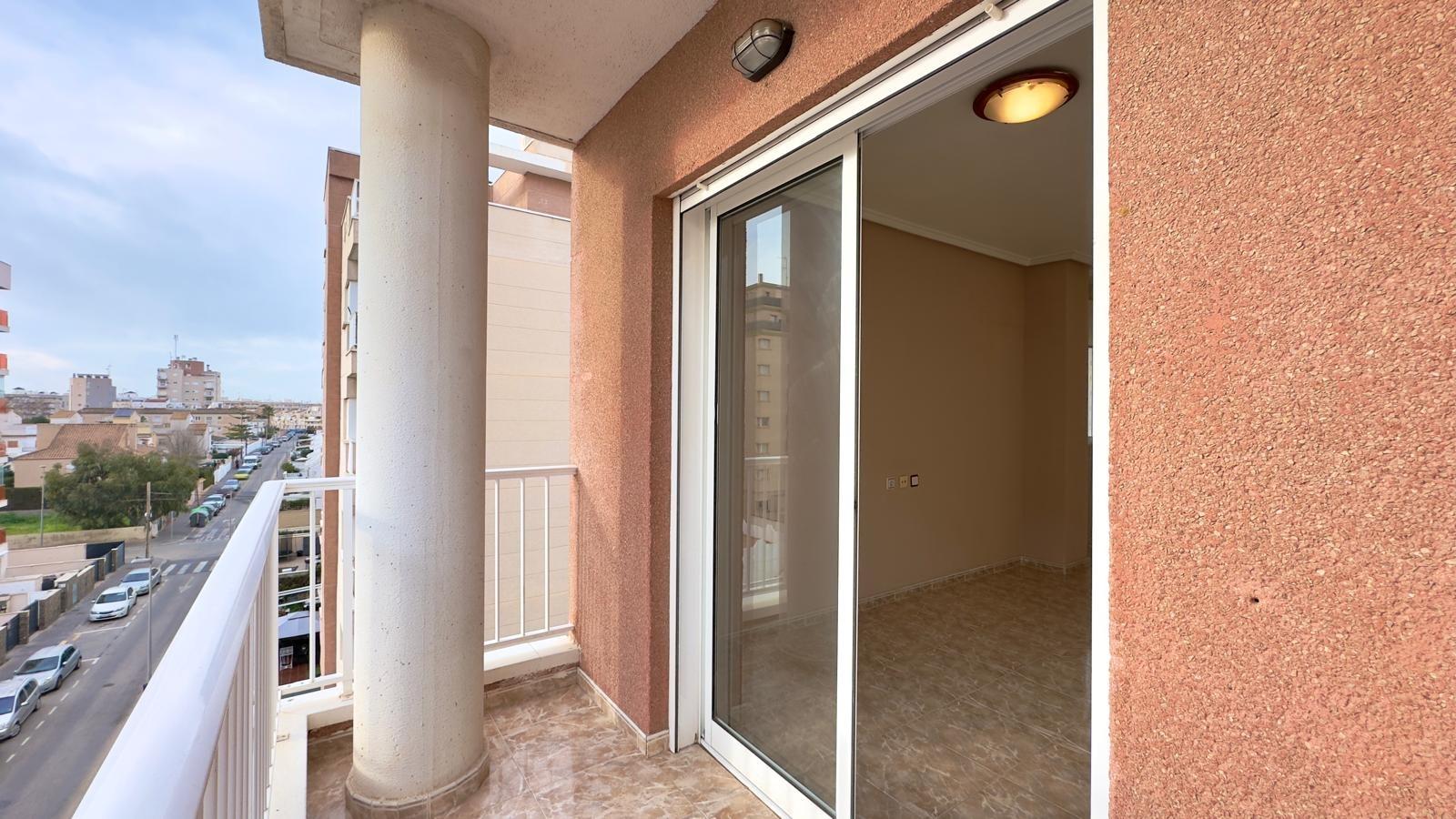Bedroom in apartment for sale in Torrevieja