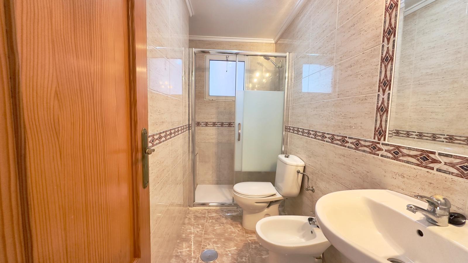 Bedroom in apartment for sale in Torrevieja