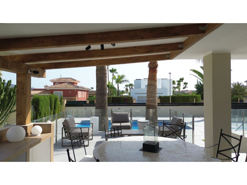 Garden in villa for sale in Alfas del Pi