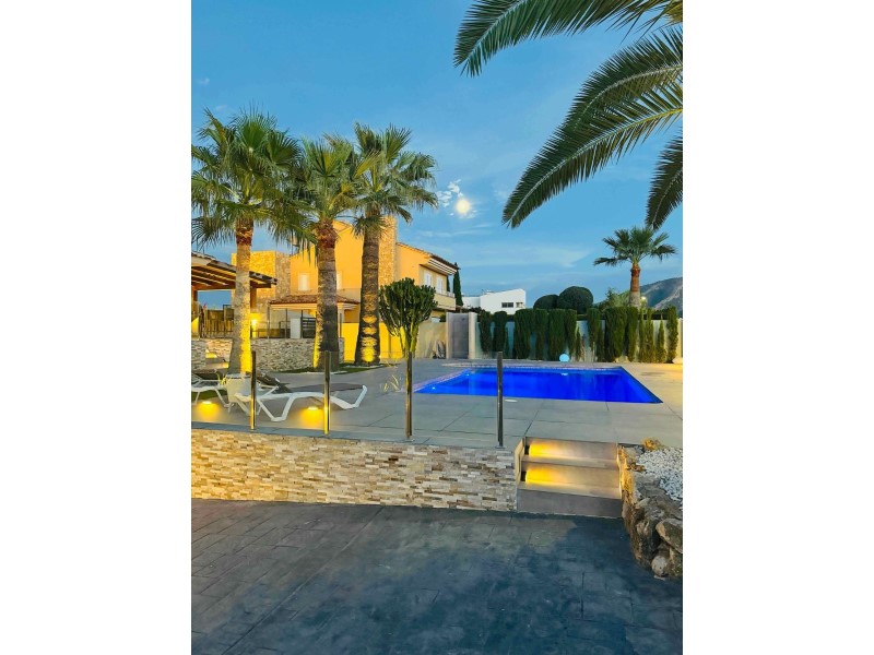 Garden in villa for sale in Alfas del Pi