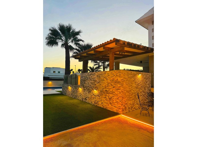 Terrace in villa for sale in Alfas del Pi