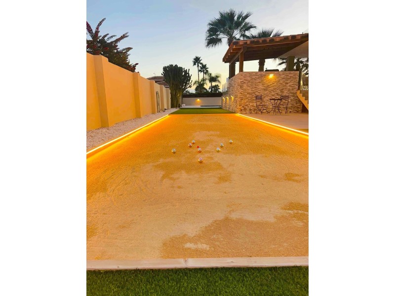 Garden in villa for sale in Alfas del Pi