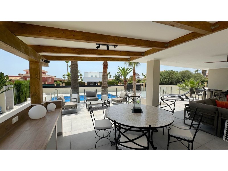 Terrace in villa for sale in Alfas del Pi