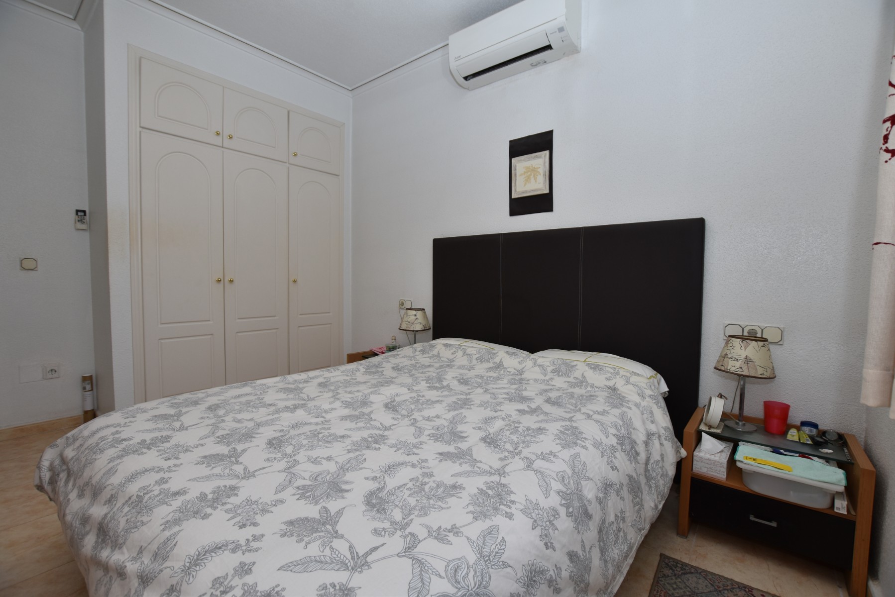 Master bedroom in villa for sale in Algorfa