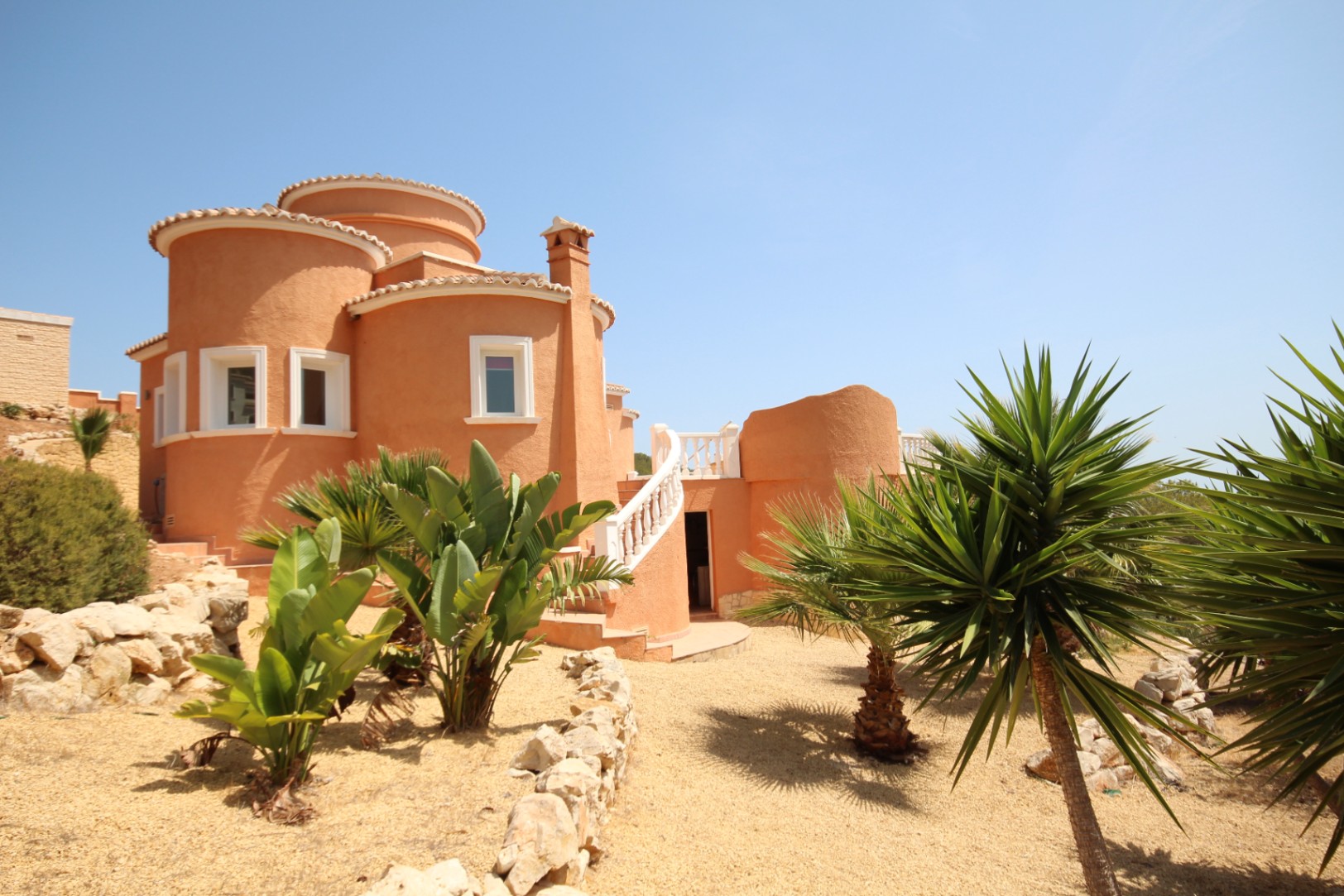 Master bedroom in villa for sale in javea