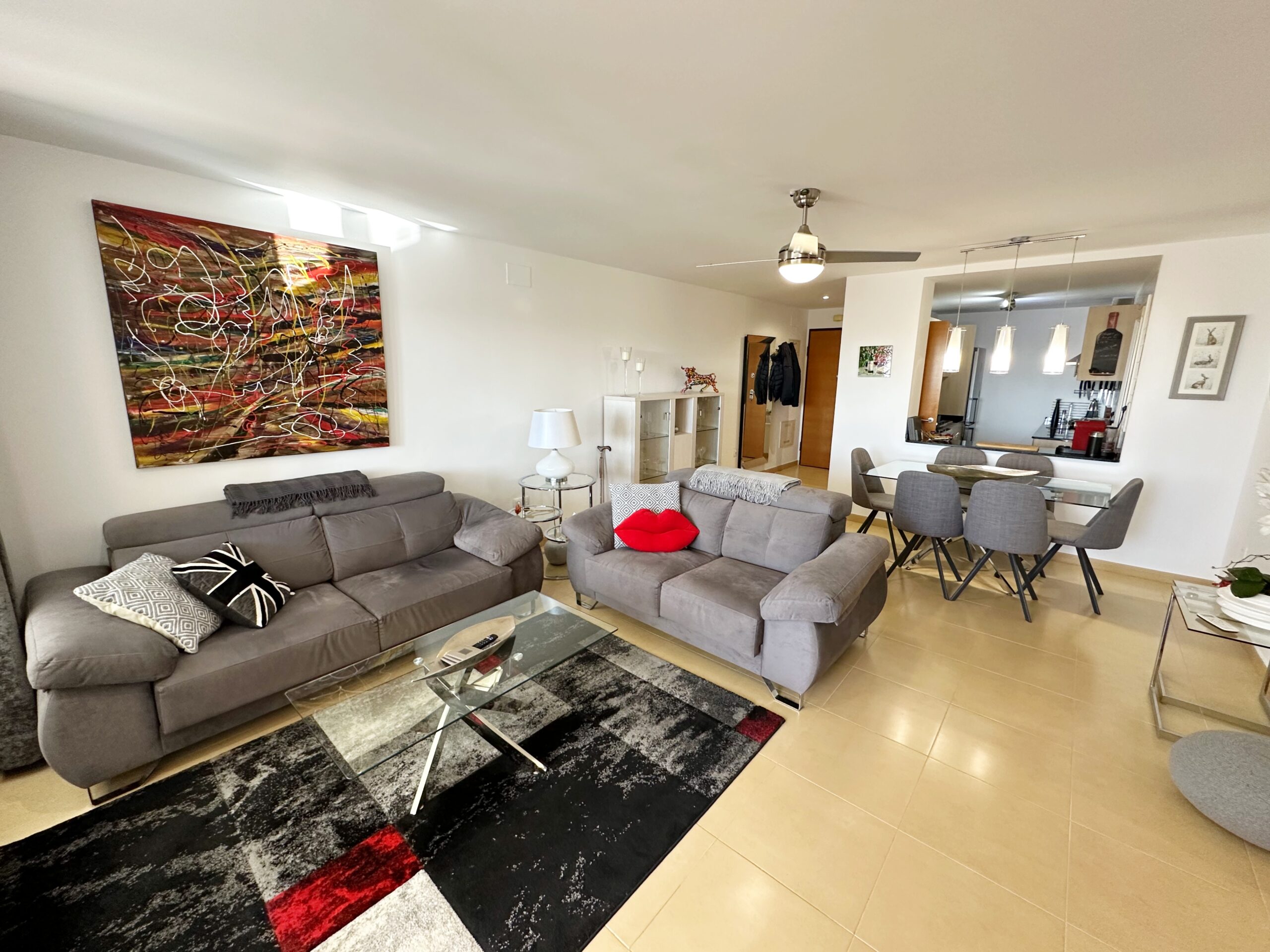 If you are looking for a spcaious three bed two bath SOUTH FACING apartment look no further as we ha