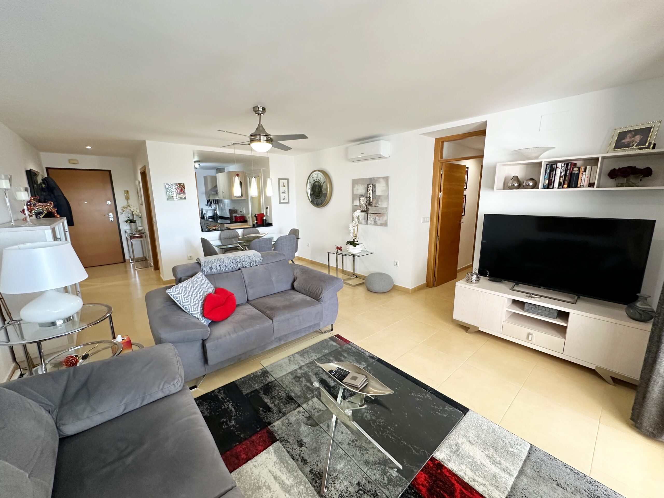 If you are looking for a spcaious three bed two bath SOUTH FACING apartment look no further as we ha