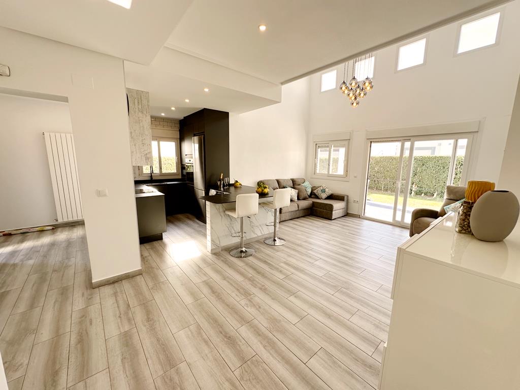 Garden in villa for sale in La Torre Golf Resort