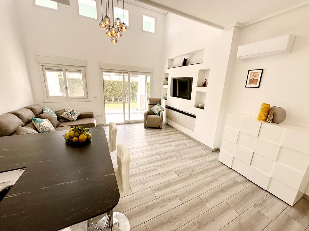 Master bedroom in villa for sale in La Torre Golf Resort