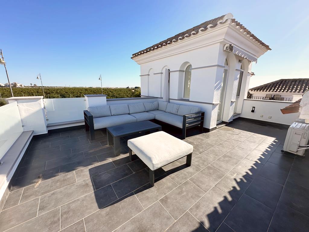 Garden in villa for sale in La Torre Golf Resort