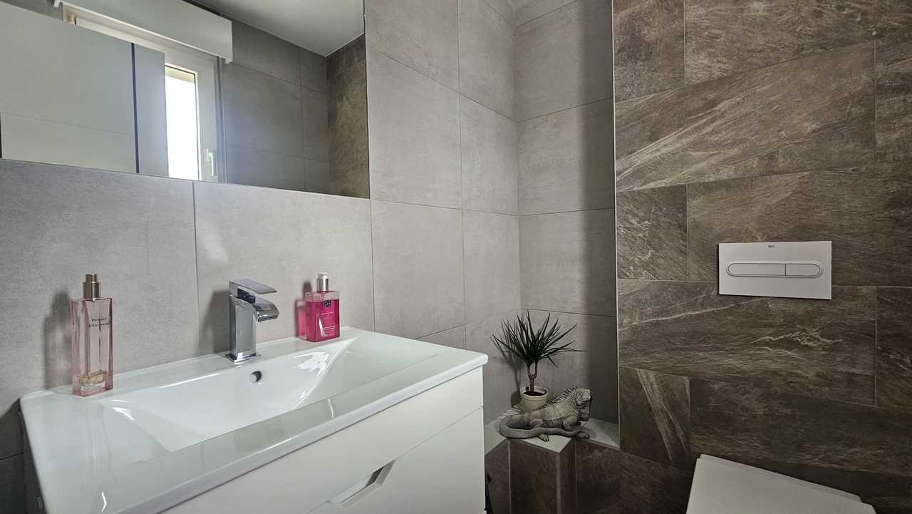 Master bedroom in villa for sale in Torremendo