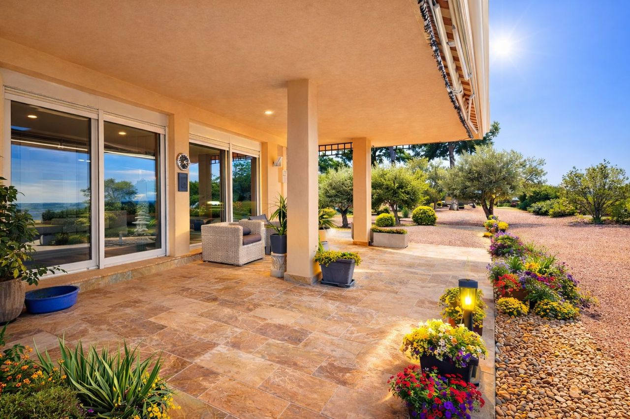 Garden in villa for sale in Torremendo