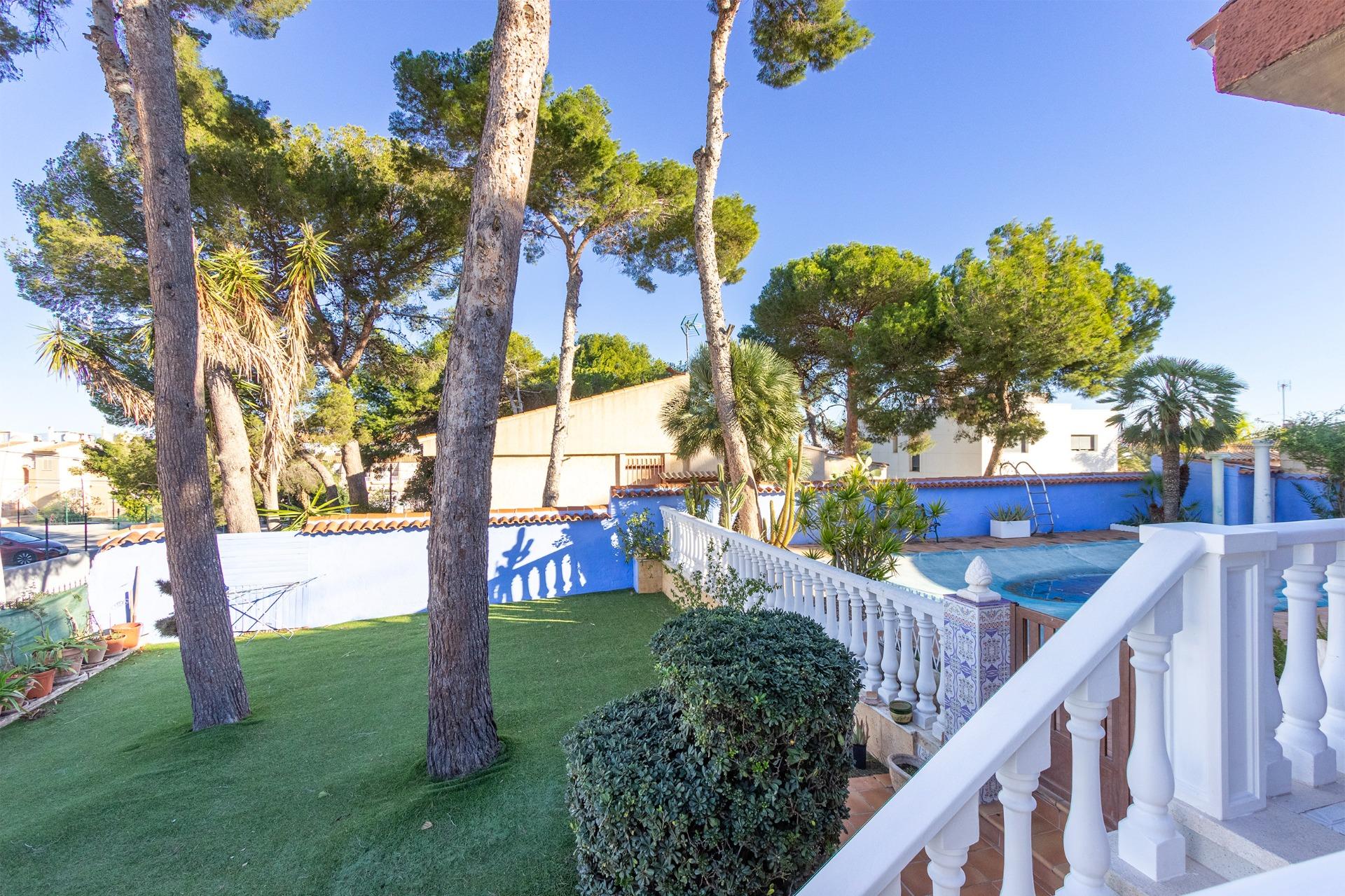 Bedrooms: 4, Bathrooms: 3, Villa in Torrevieja, Alicante, Spain