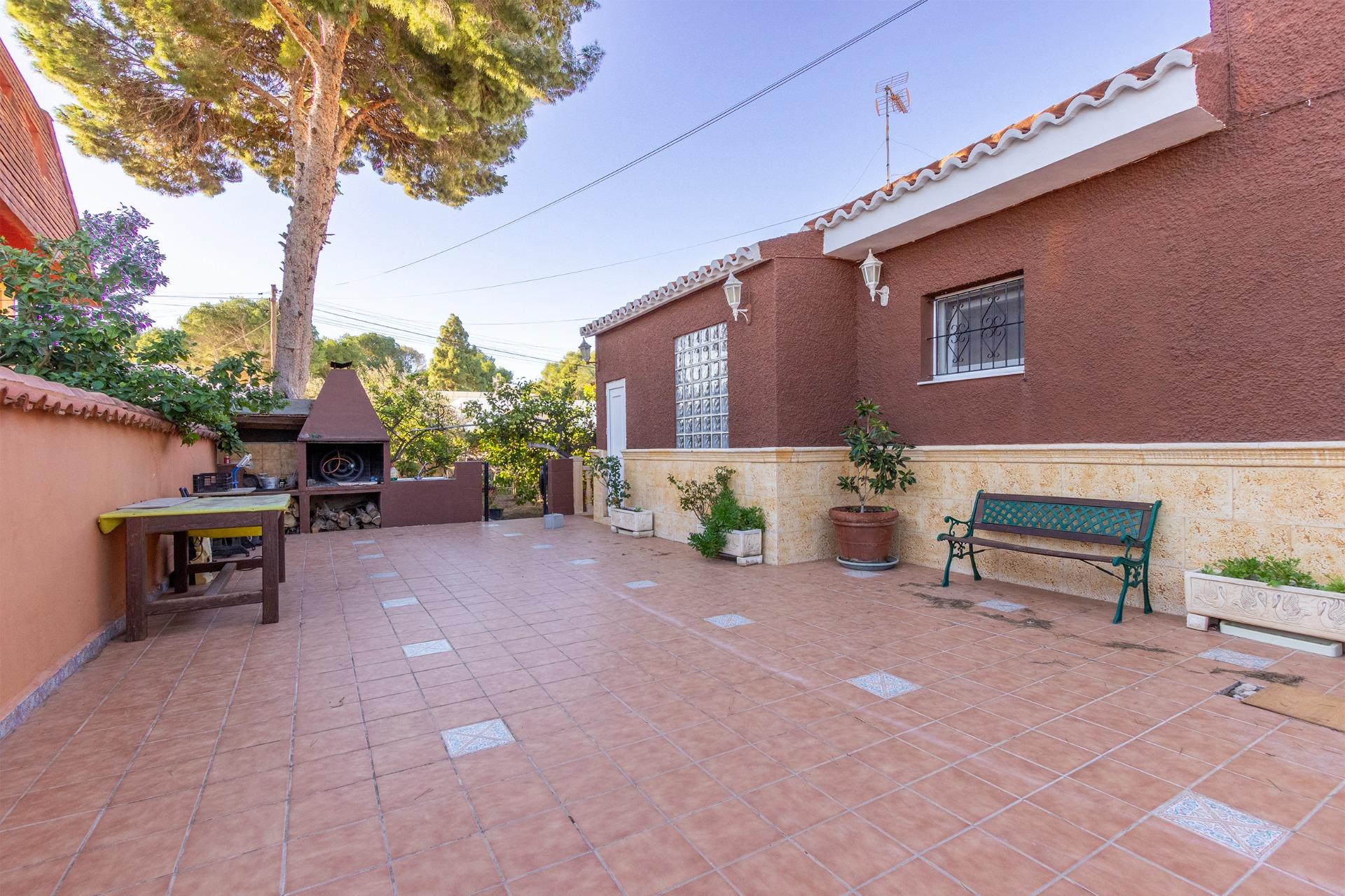 Master bedroom in villa for sale in Torrevieja