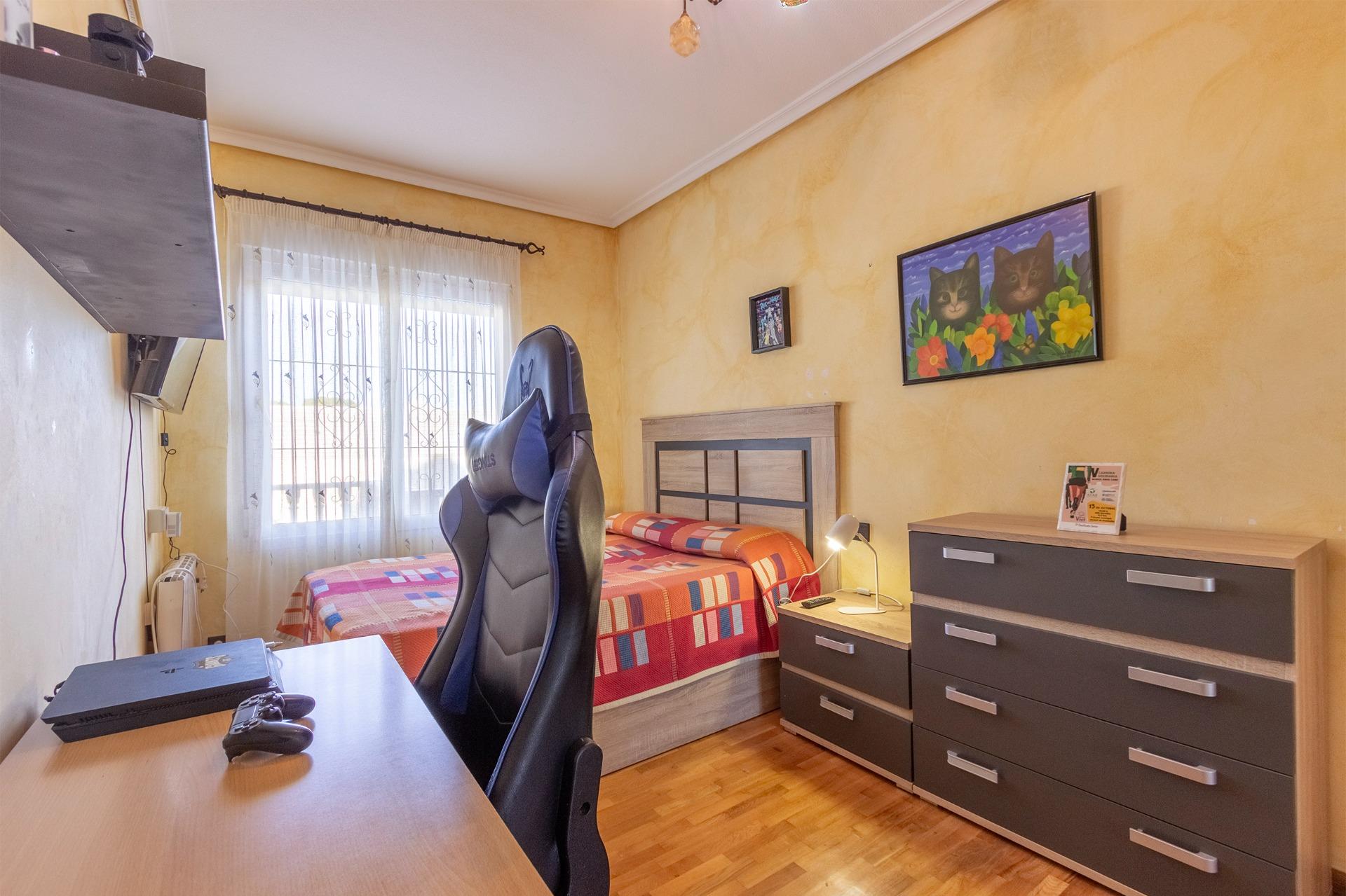 Master bedroom in villa for sale in Torrevieja
