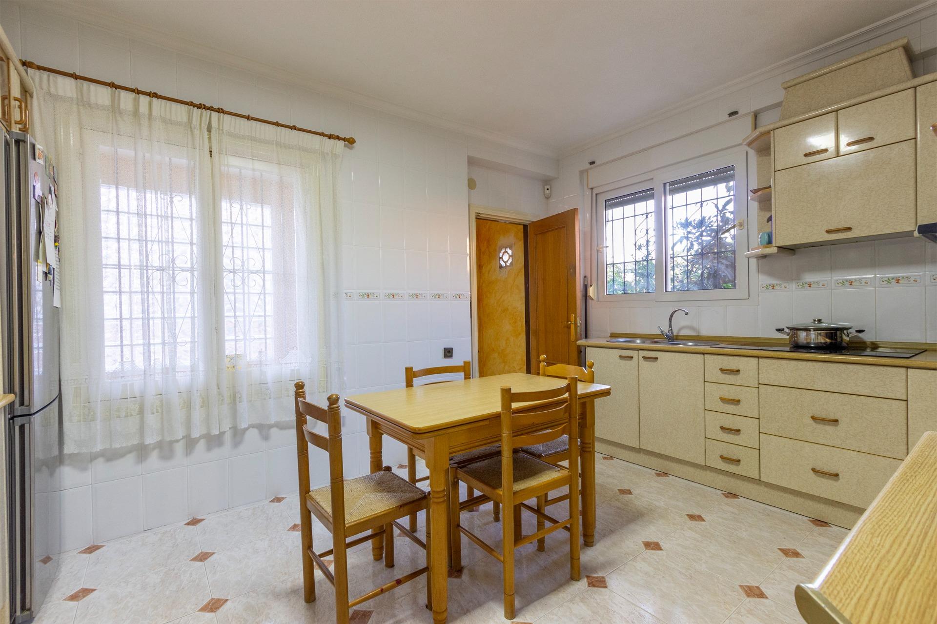 Bedroom in villa for sale in Torrevieja