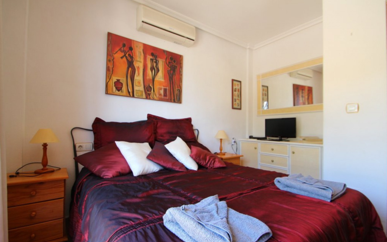 Master bedroom in villa for sale in Villamartin