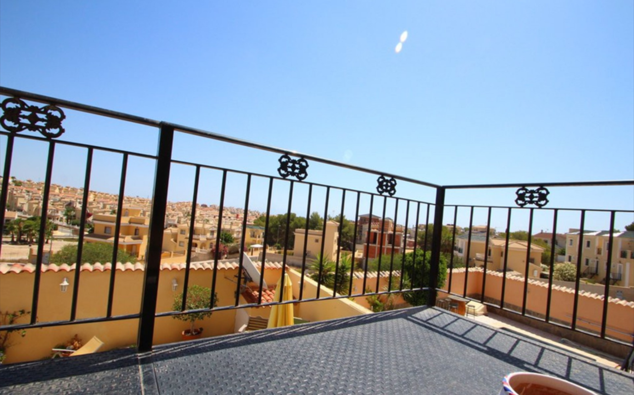 Garden in villa for sale in Villamartin
