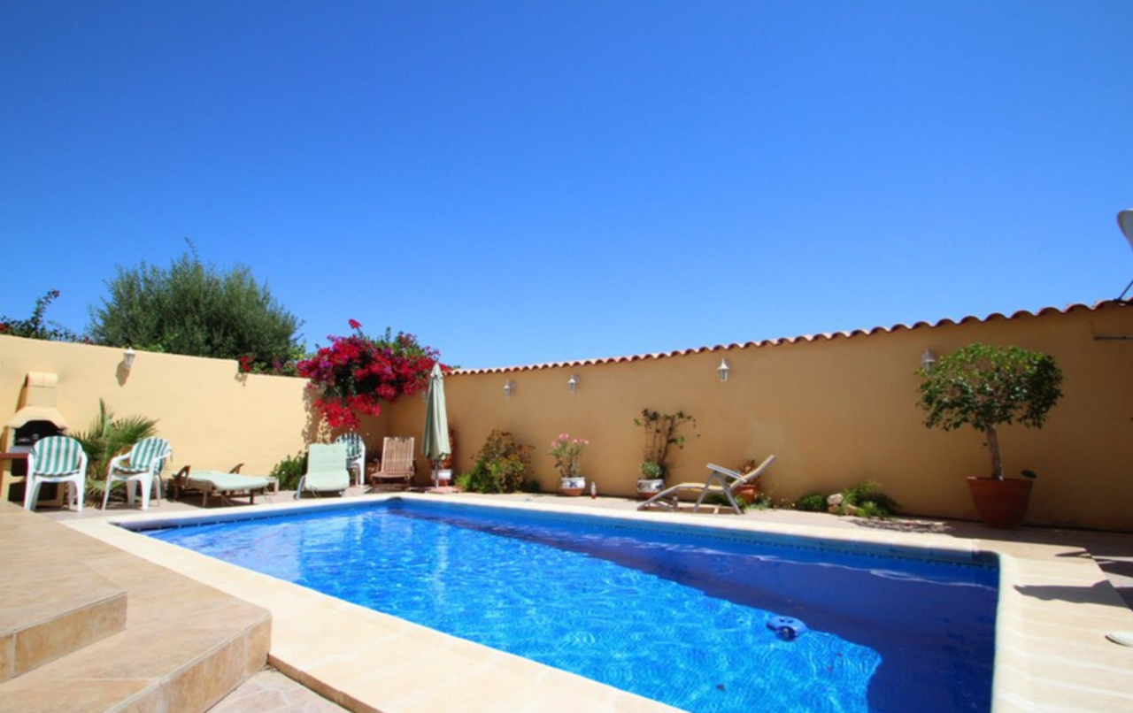 Bedroom in villa for sale in Villamartin