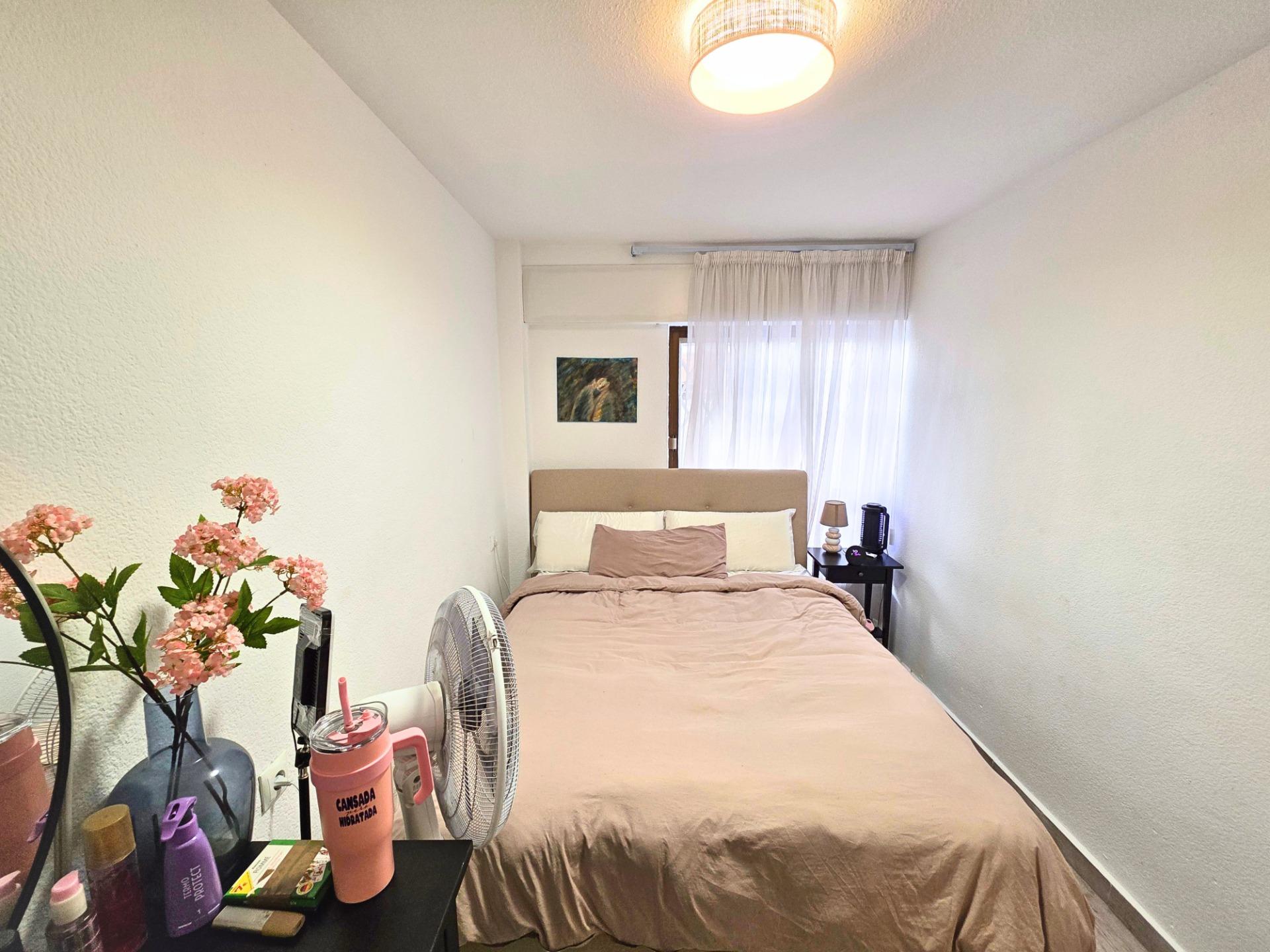 Bedroom in apartment for sale in Torrevieja