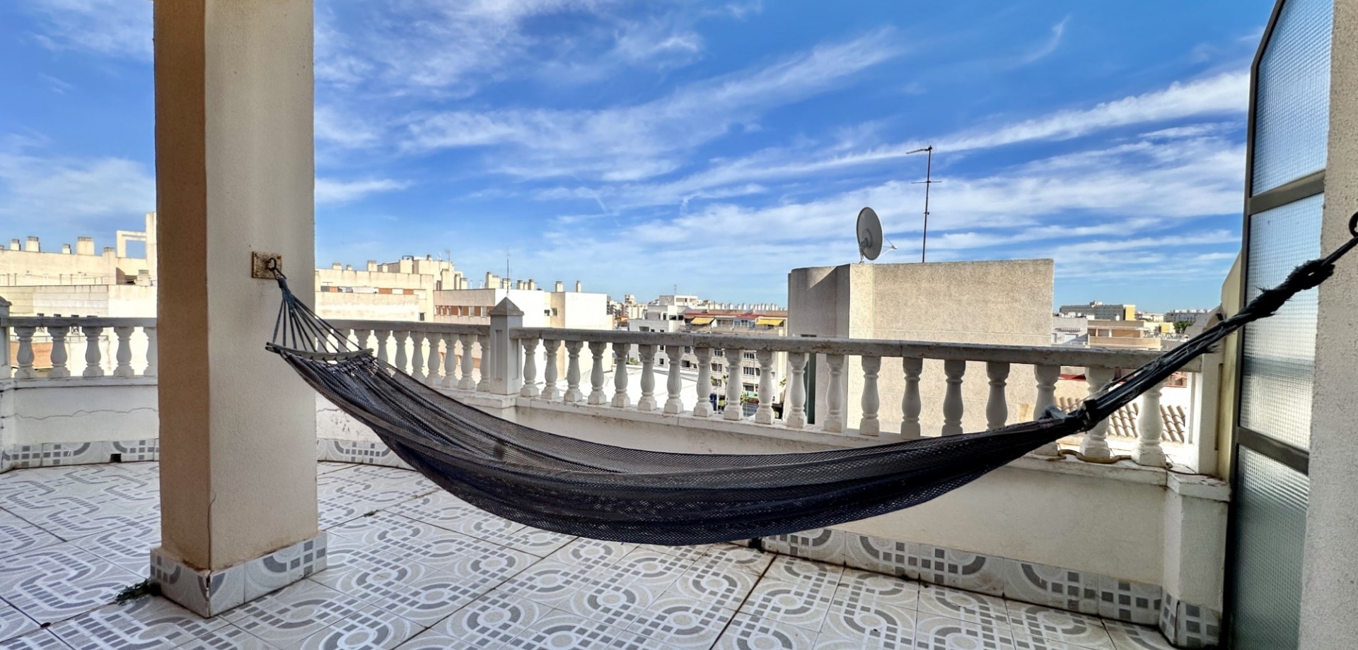 Bedroom in apartment for sale in Torrevieja