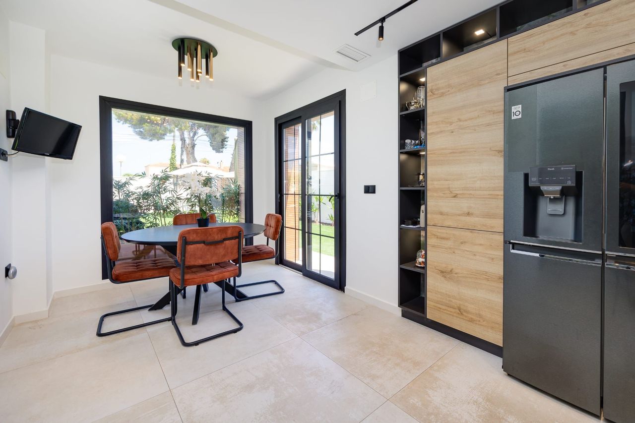 Pool area in villa for sale in Torrevieja