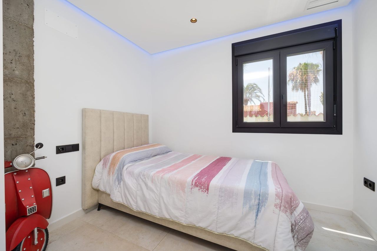 Kitchen in villa for sale in Torrevieja