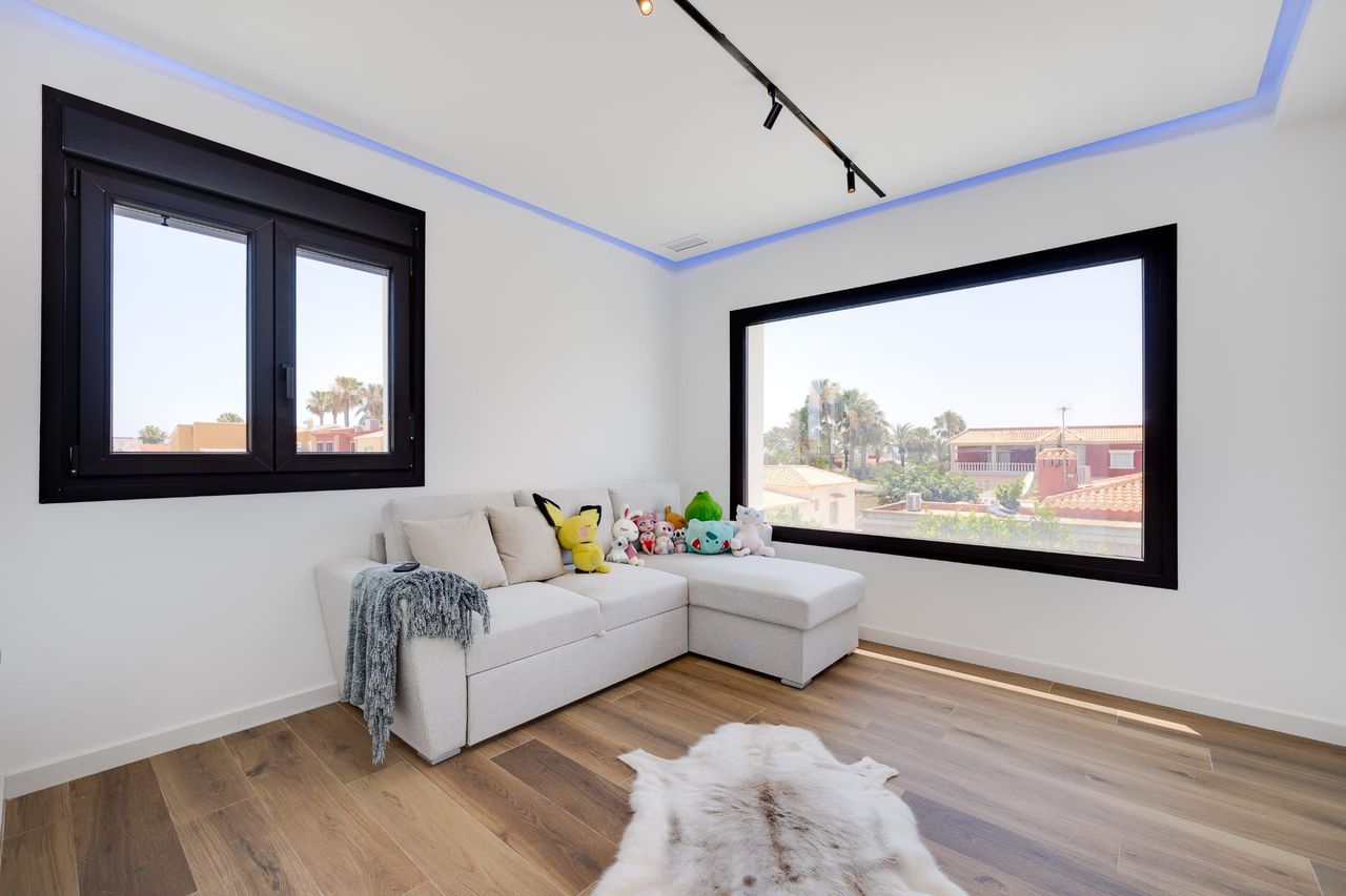 Bathroom in villa for sale in Torrevieja