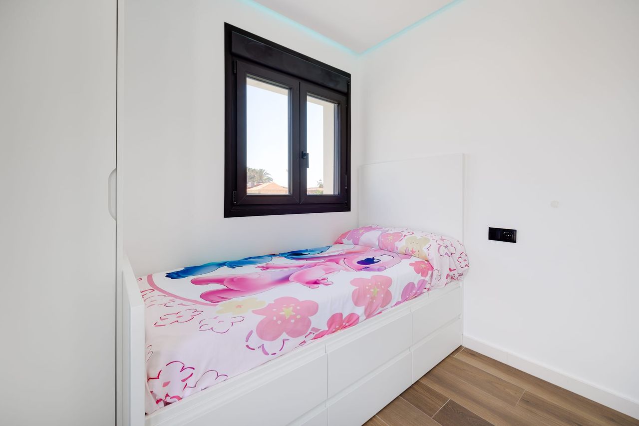 Terrace in villa for sale in Torrevieja