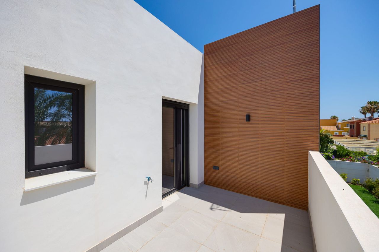Dining area in villa for sale in Torrevieja
