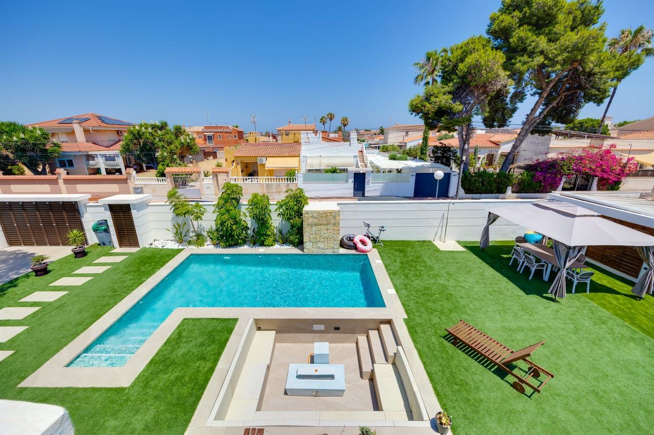 ✨ Ultra-Luxury Contemporary Villa | Torreta Florida, TorreviejaAn exceptional detached villa in the